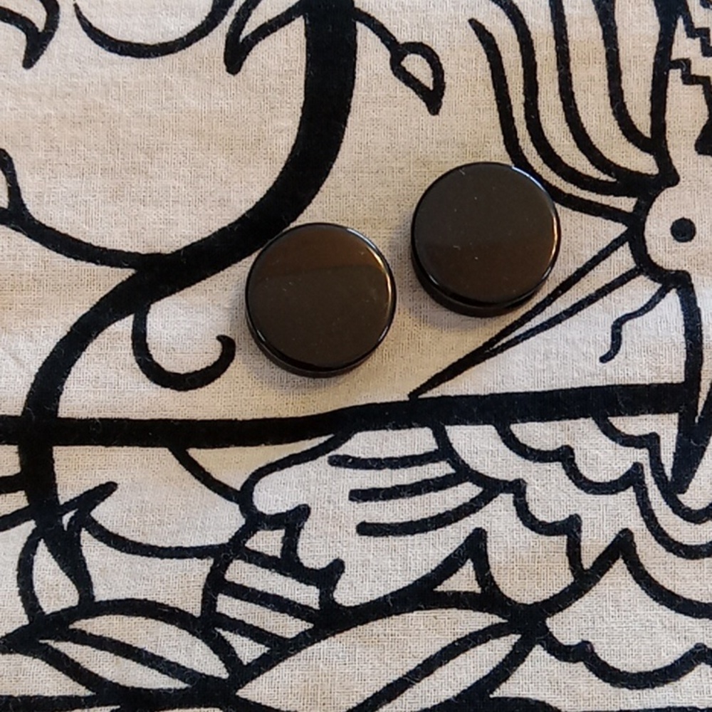 1 inch Onxy plugs